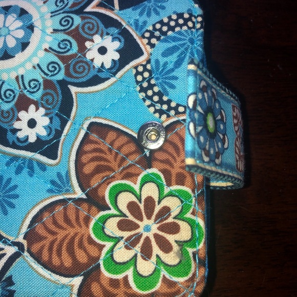 Brand New Vera Bradley Wallet - Picture 2 of 6